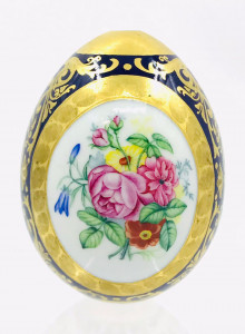 Пасхальное яйцо с цветочным орнаментом кобальт