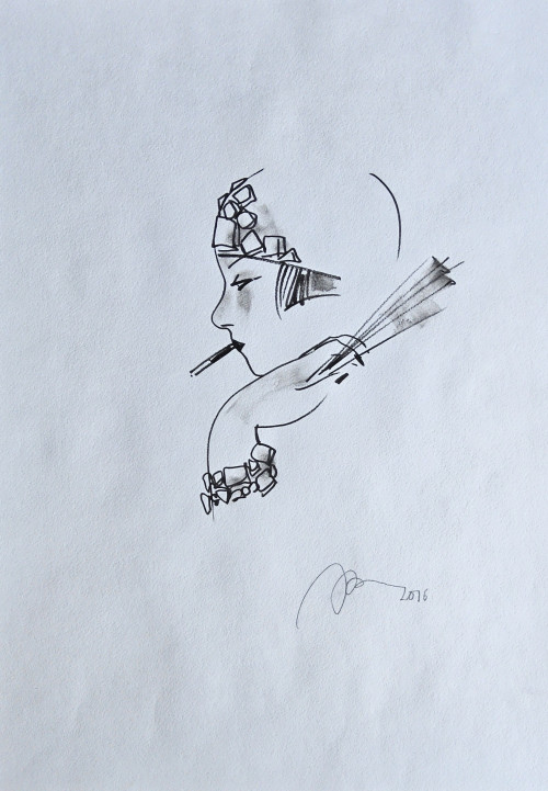 Девушка с веером и сигаретой