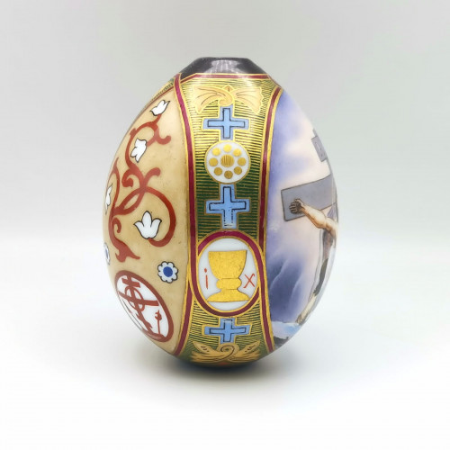 Пасхальное яйцо с образом распятого Иисуса Христа по эскизу В. М. Васнецова