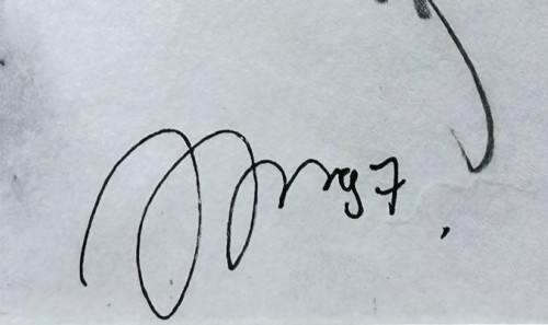 Мужчина с виноградом